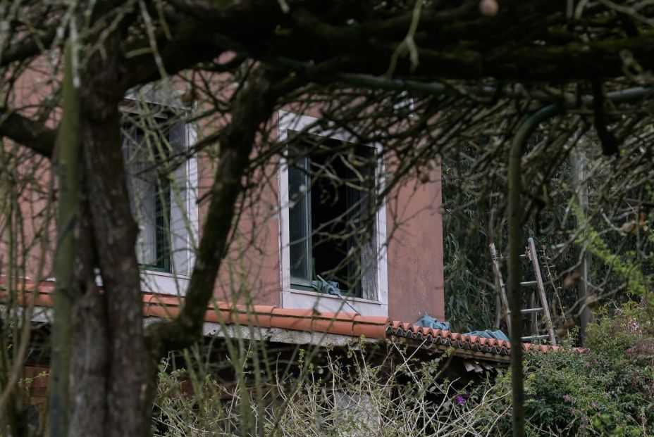 Muere una mujer de 98 años y rescatan a otras cinco en un incendio en una vivienda de Bergondo Muere una mujer de 98 años y rescatan a otras cinco en un incendio en una vivienda de Bergondo