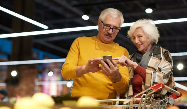 Supermercados del futuro: así se adaptan otros países a los clientes mayores