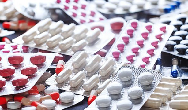 Las mujeres tienen un mayor riesgo de sufrir reacciones adversas a los medicamentos (Big Stock)