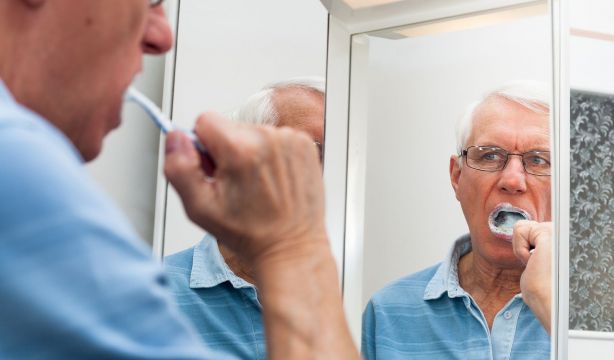 ¿Cómo influye la pérdida dental en la nutrición en mayores?