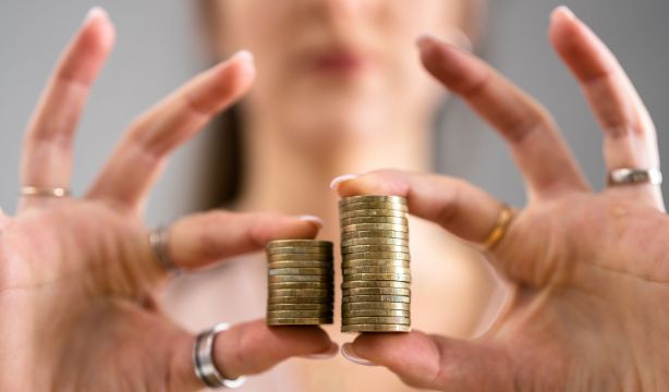 Banca y seguros tienen la mayor brecha salarial entre hombres y mujeres, que se agrava con la edad