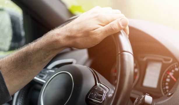 Sigue estos cuatro consejos para combatir la somnolencia al volante (Bigstock)