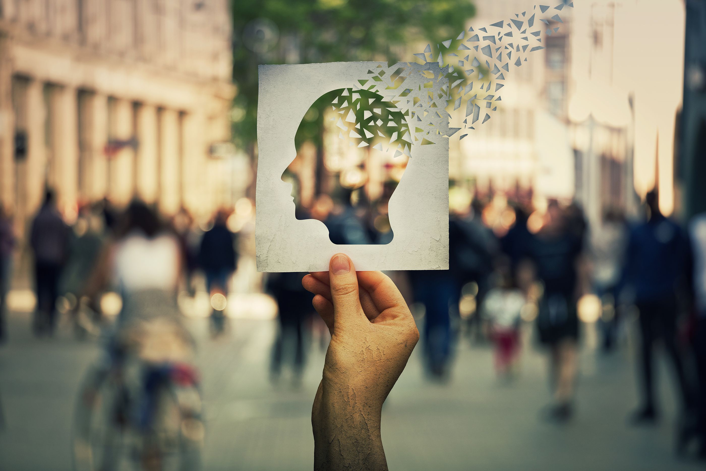 Con estos 5 hábitos saludables reducirás el riesgo de padecer demencia (Bigstock)