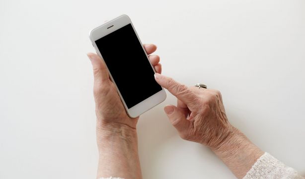 Así funciona VIVESS, la app de la Seguridad Social para pensionistas que residen en el extranjero (Bigstock)