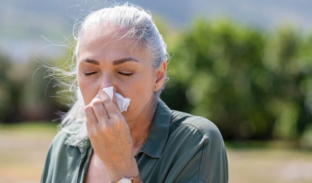 Alergias en personas mayores: claves para aliviar los síntomas en primavera