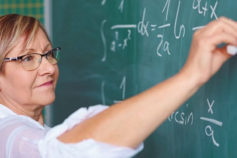 Polémica en Cantabria por la reducción de la jornada lectiva de los profesores mayores de 55 años Polémica en Cantabria por la reducción de la jornada lectiva de los profesores mayores de 55 años