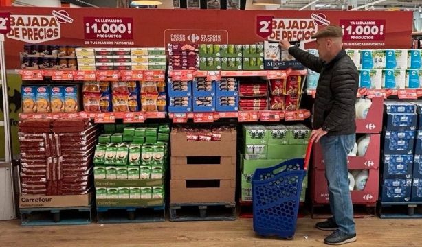 Carrefour aviva la guerra de precios tras bajarlos en mil productos, incluidos frescos y de marca