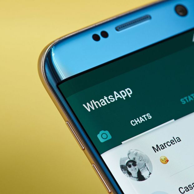 Los mayores cuentan sus problemas al usar el móvil: "Enviar fotos por WhatsApp y seguir en redes"