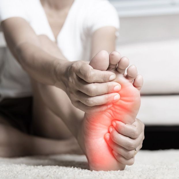 Adiós al dolor de pies: el truco del vinagre infalible tras un día largo en el trabajo . bigstock Adiós al dolor de pies: el truco del vinagre infalible tras un día largo en el trabajo . bigstock