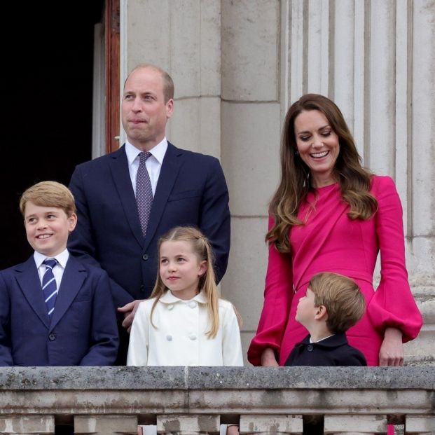 EuropaPress 4502060 reina isabel ii junto familia balcon palacio buckingham jubileo platino