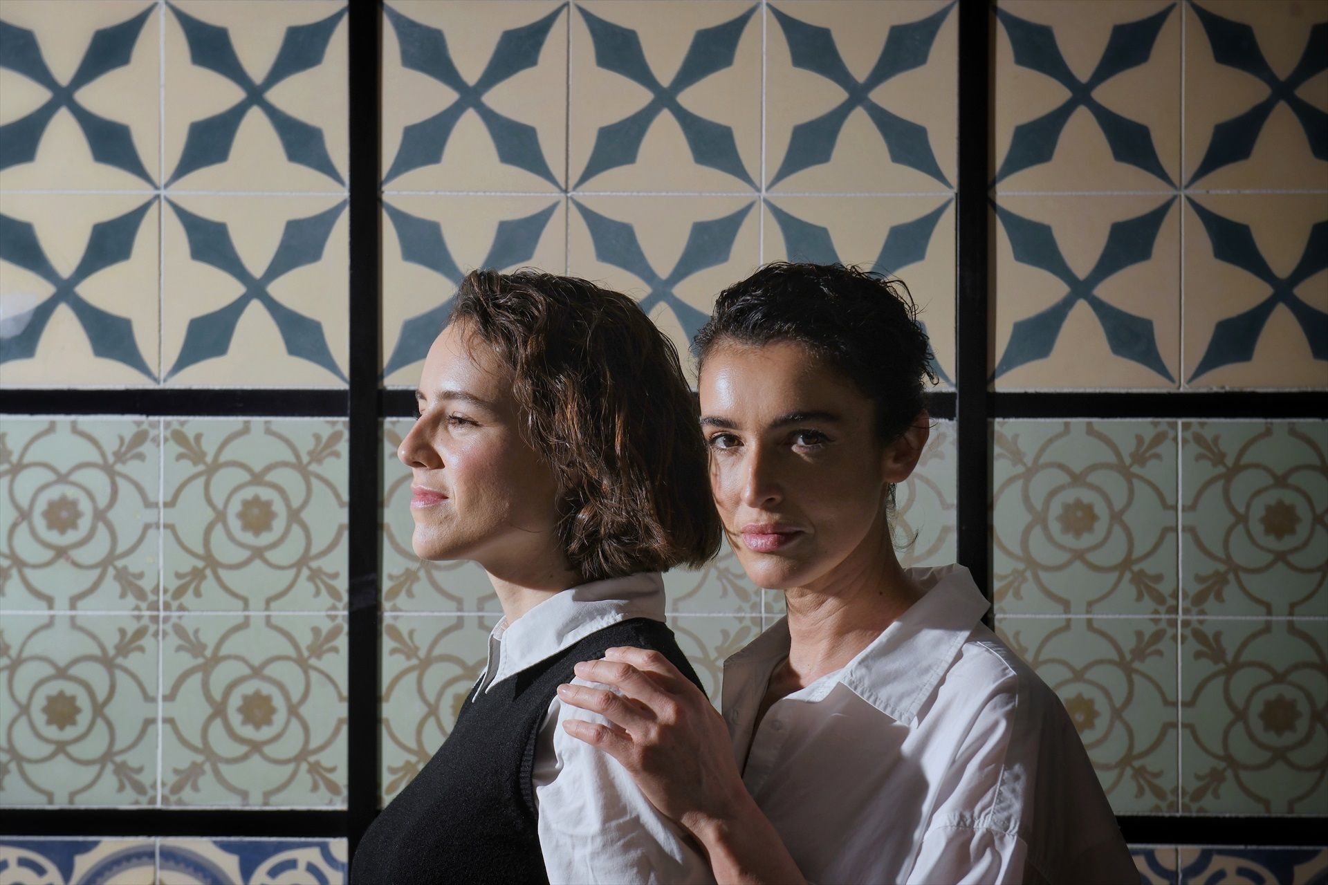 'La Abadesa', dos monjas unidas contra la "primera marca del machismo". Daniela Brown y Blanca Romero. (Europa Press)