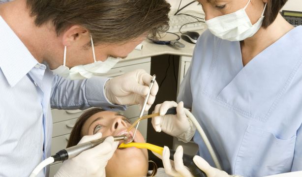 El miedo y los factores económicos, motivos para aplazar los tratamientos bucodentales en España (Bigstock)