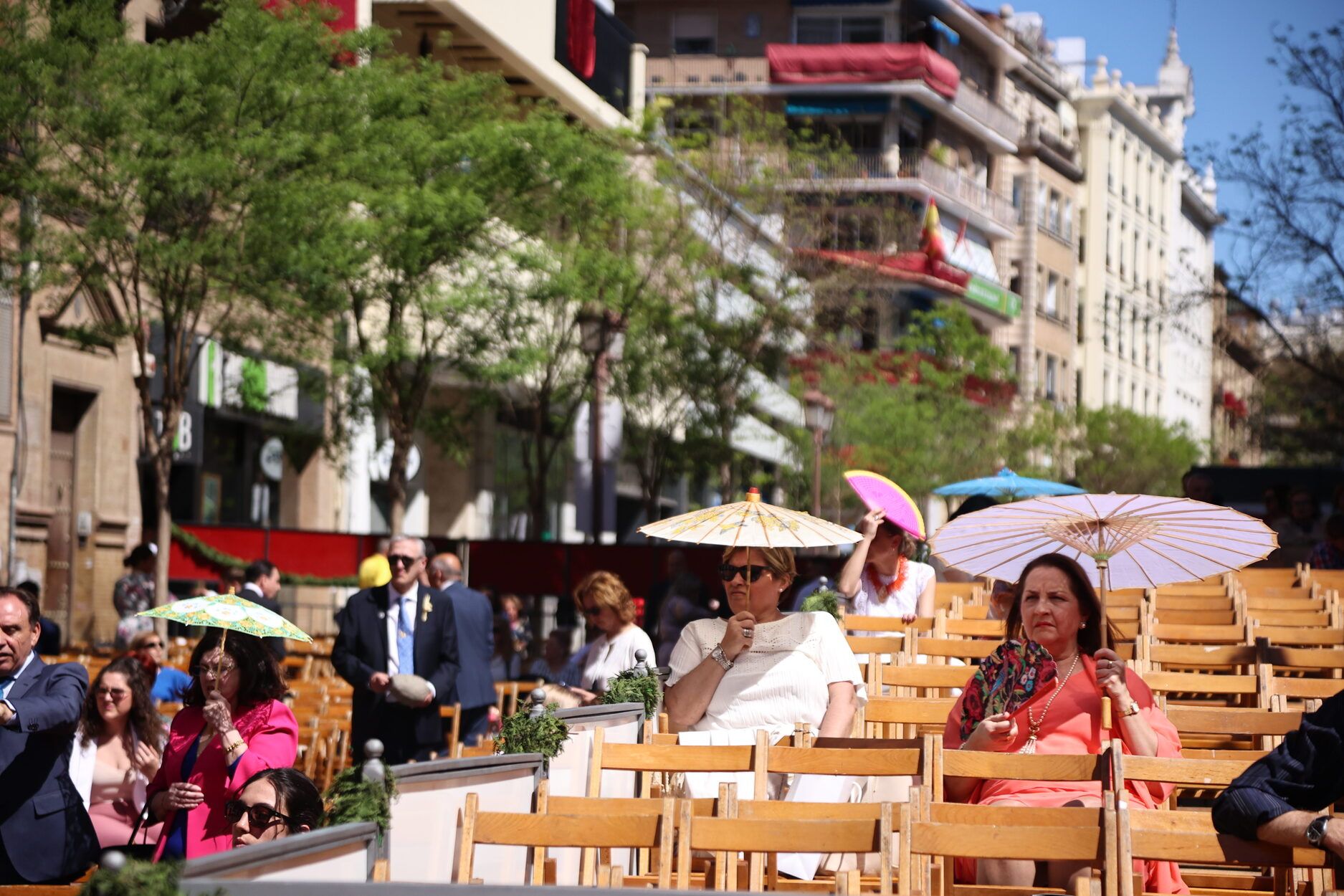 Sevilla toma medidas para acabar con la reventa de sillas para Semana Santa