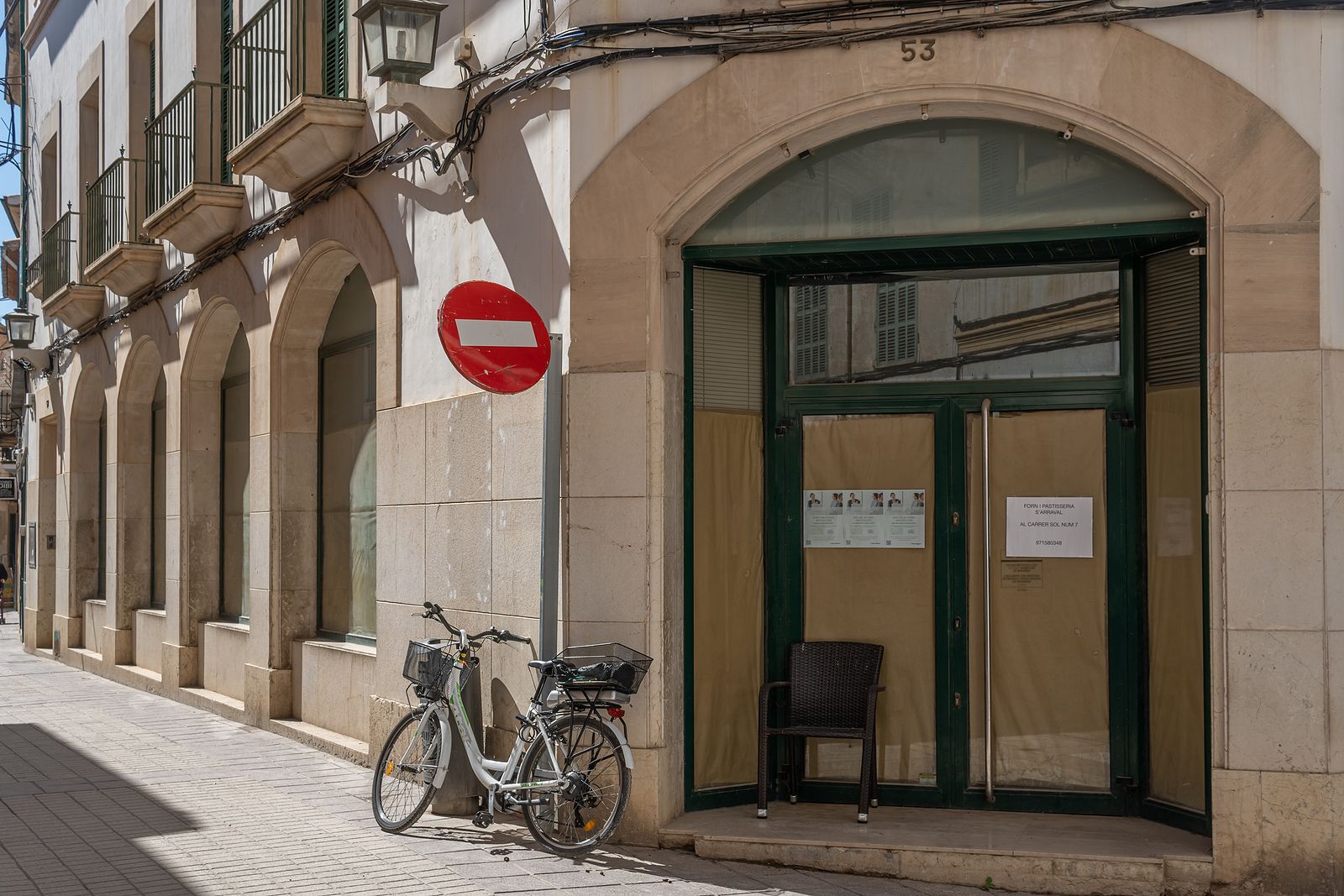 Santander y Sabadell encabezan la sangría de sucursales bancarias cerradas. Foto: Bigstock