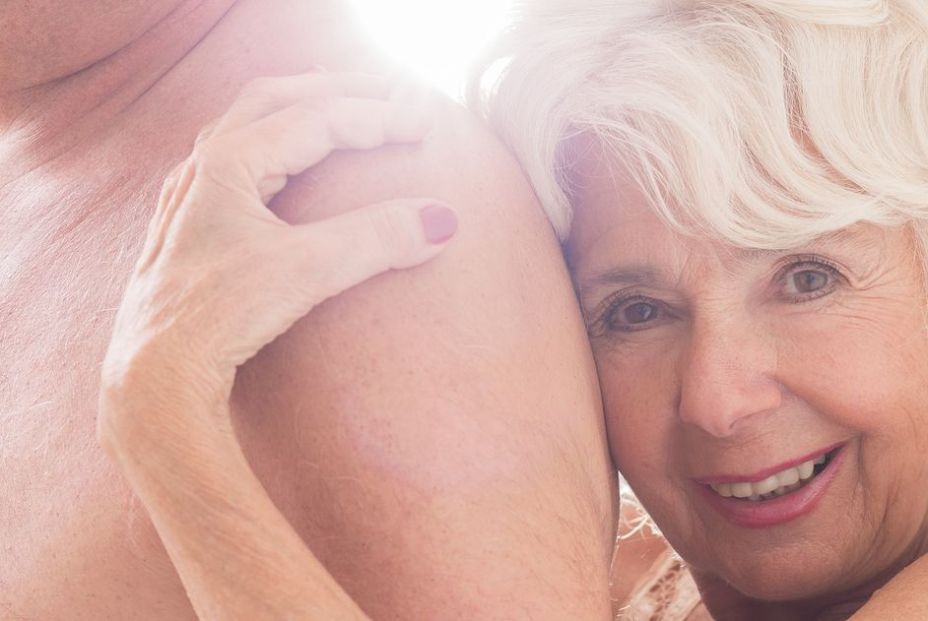 Cómo mejorar la sexualidad tras el cáncer de mama en personas mayores