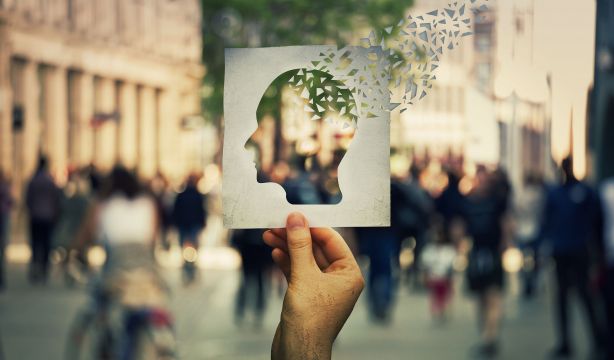 Descubren nuevas variantes genéticas asociadas al alzheimer (Bigstock)