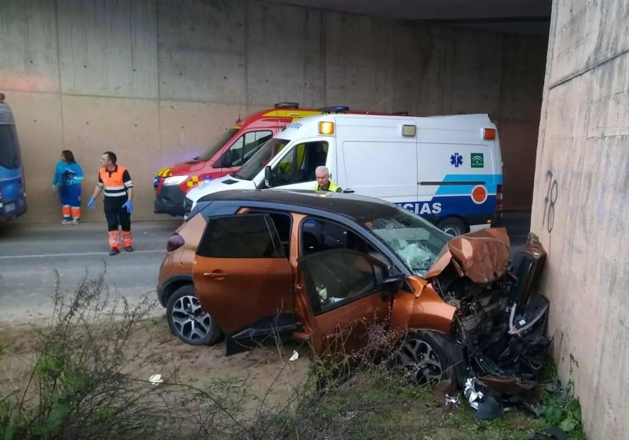 Mueren dos de los cinco heridos en un accidente de tráfico en Loja (Granada)