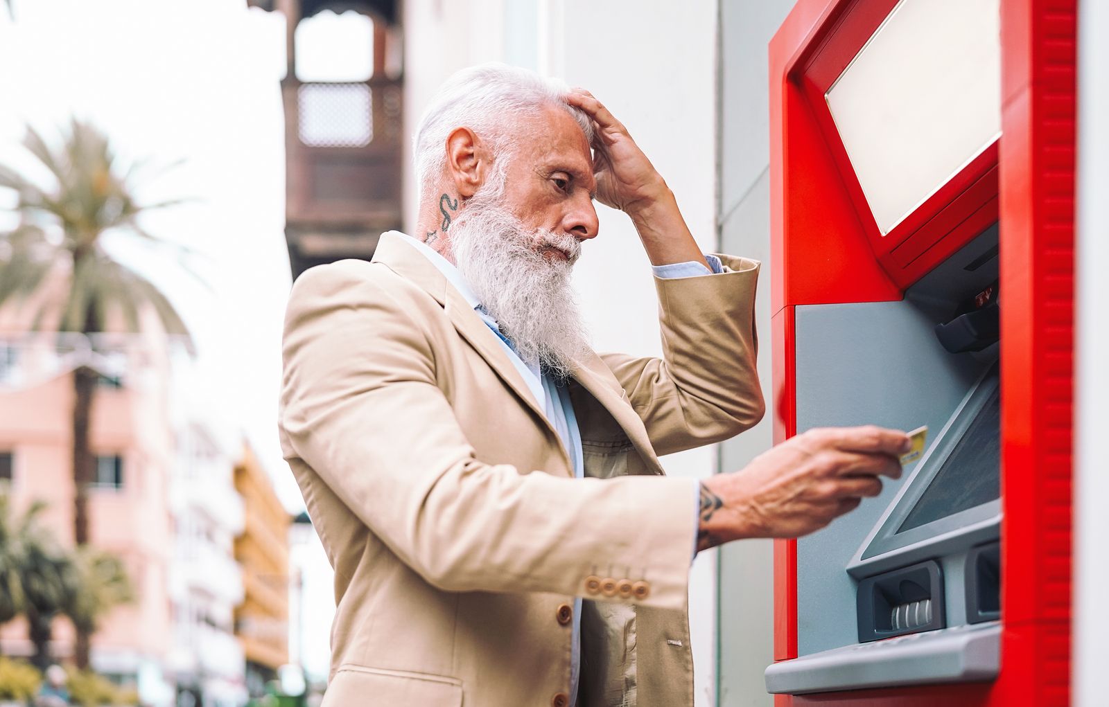 ¿Qué tengo que hacer cuando el cajero automático no me da el dinero?