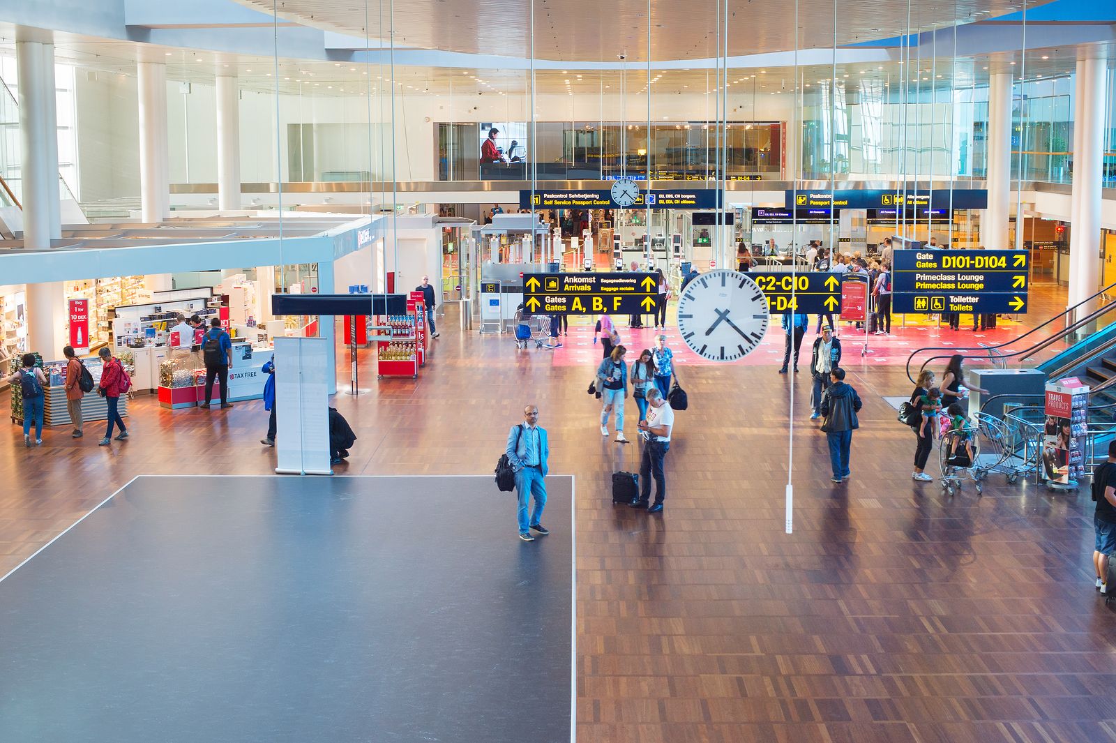 Pasos que debes dar antes de viajar a un país fuera de la UE y consejos imprescindibles; Hall del Aeropuerto de Copenhague