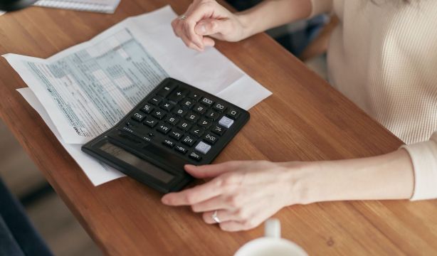 ¿Cuánto cobra un gestor para que te ayude a realizar la declaración de la Renta?