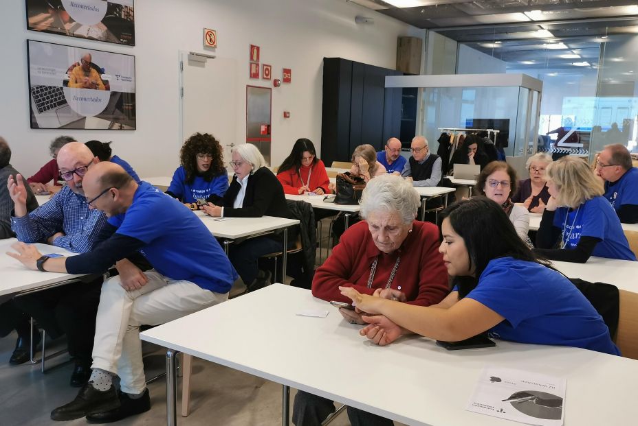 Juan José Millás visitó Reconectados: “El móvil se ha vuelto una sucursal de nuestra cabeza”