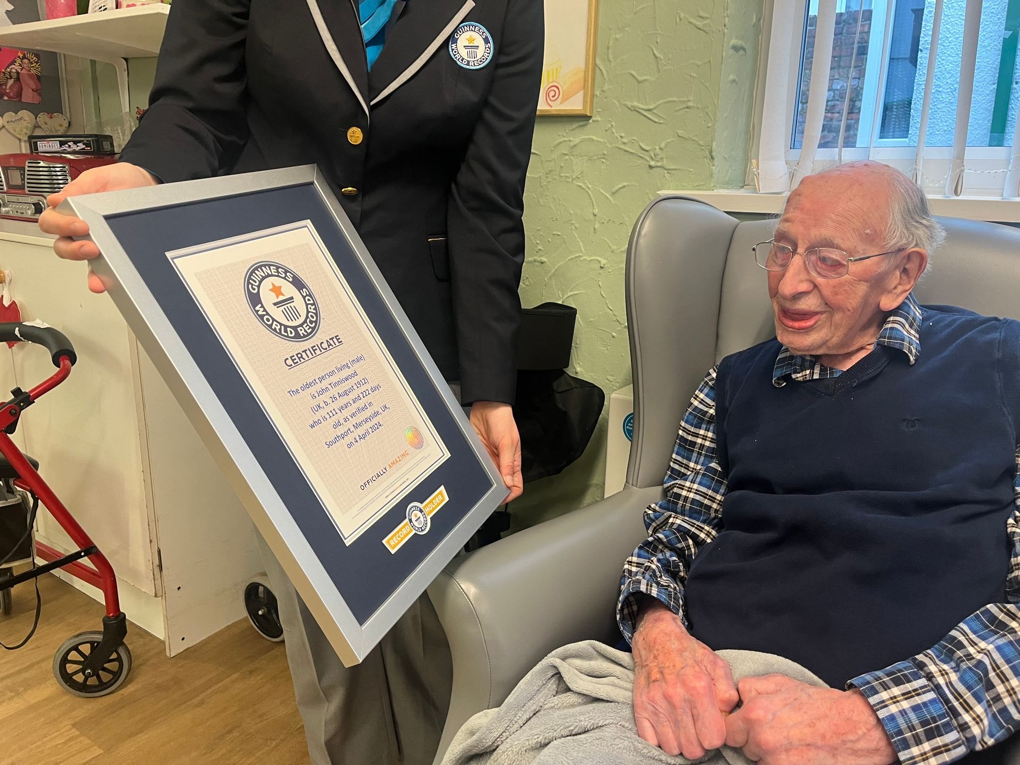 El inglés John Tinniswood se convierte en el hombre más longevo del mundo con 111 años (GuinnessWorld Records)