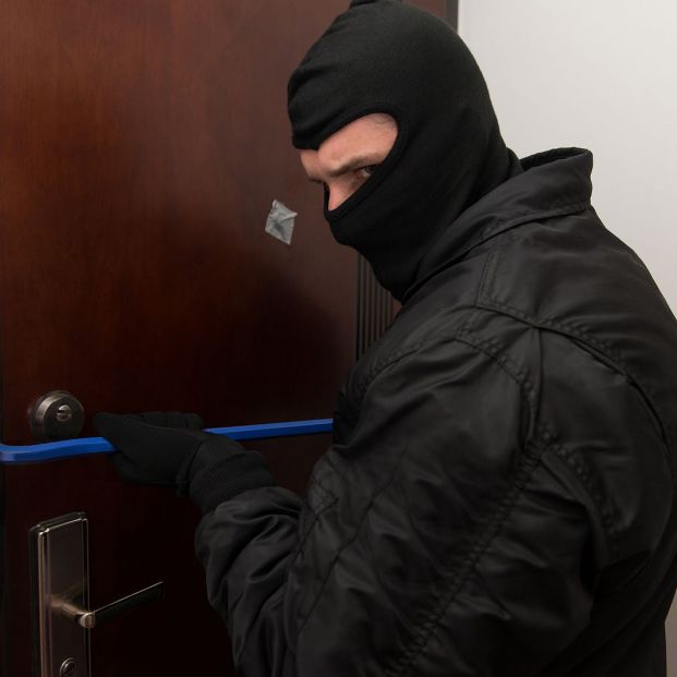 La Policía alerta del nuevo método que utilizan los ladrones para marcar puertas