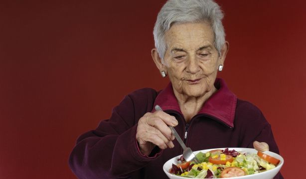 Este es el secreto para vivir 100 años, según un experto en longevidad