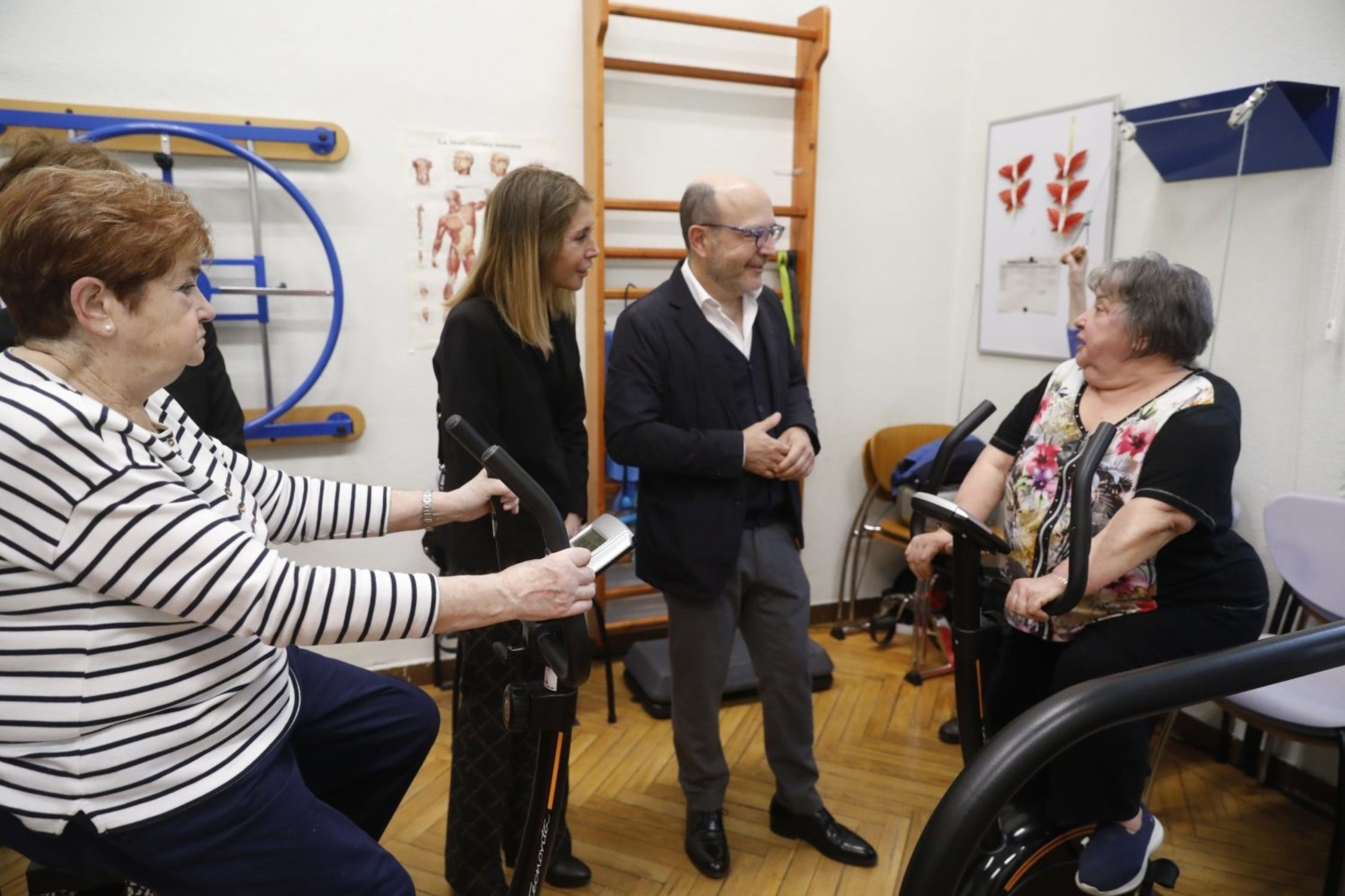 El Ayuntamiento de Madrid refuerza su servicio de fisioterapia preventiva para mayores (Europa Press)