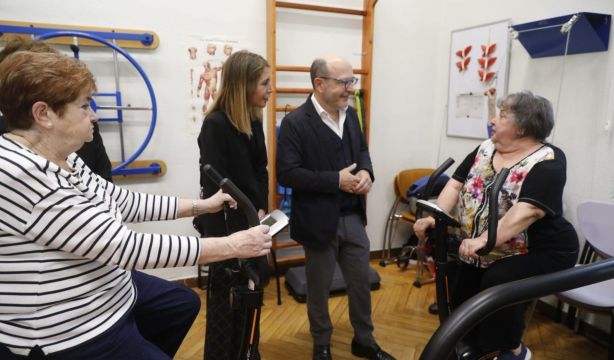 El Ayuntamiento de Madrid refuerza su servicio de fisioterapia preventiva para mayores (Europa Press)