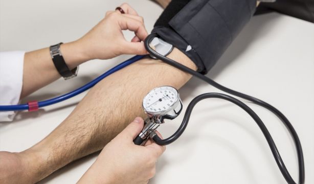 Descubren que la pérdida auditiva lleva a tener la presión arterial más alta por la noche (Europa Press)