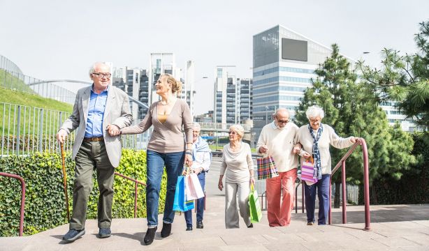 Los mayores quieren diseñar las ciudades amigables: "Sabemos mejor que nadie qué necesitamos"