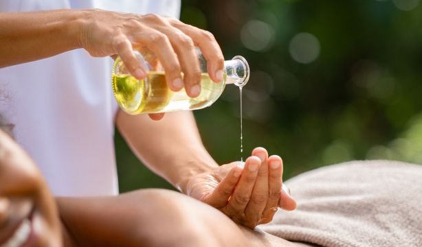 Sanidad incluye la vacuoterapia, la luminoterapia y la aromaterapia en su lista de pseudoterapias