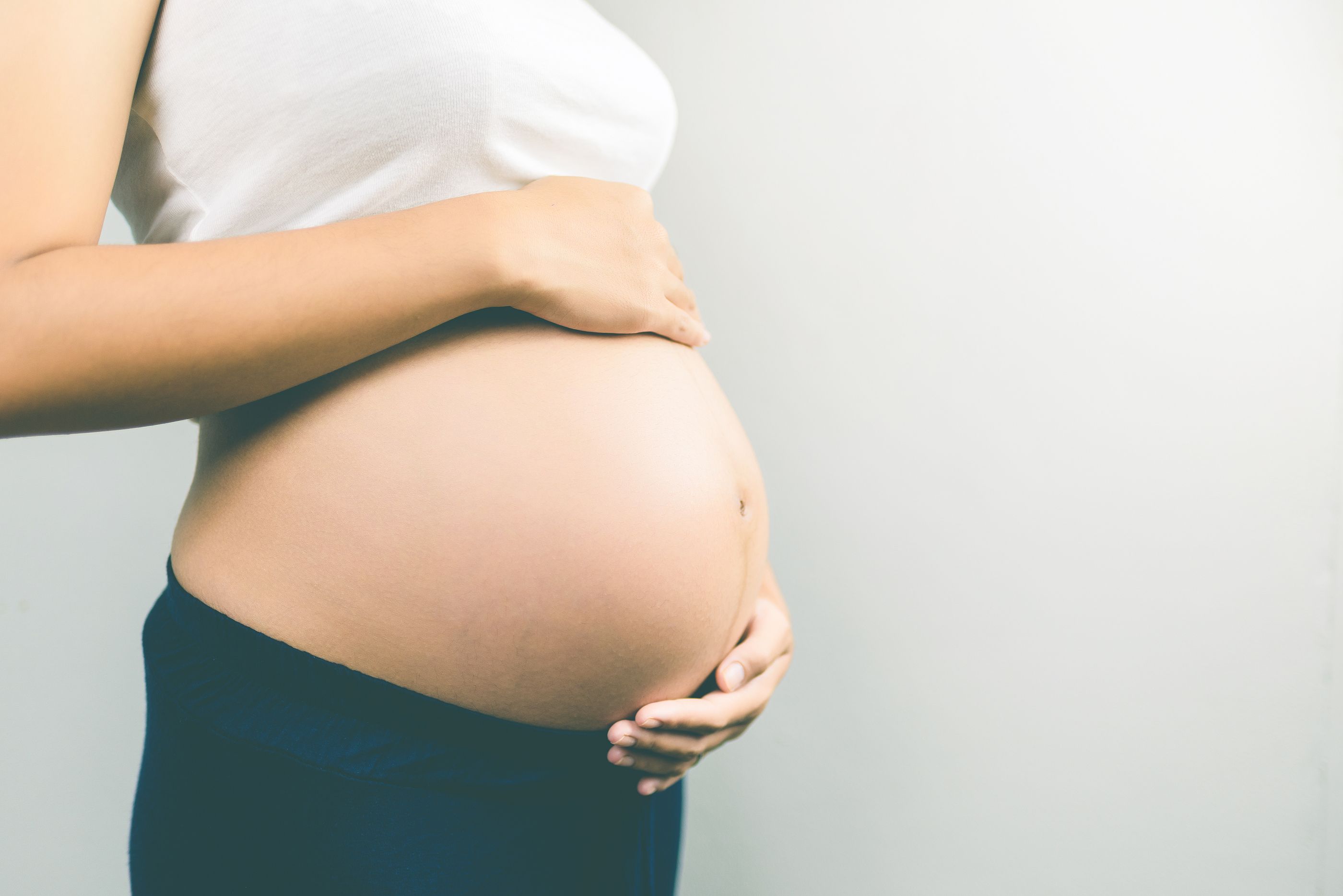 Relacionan el embarazo con un mayor envejecimiento biológico en mujeres jóvenes (Bigstock)