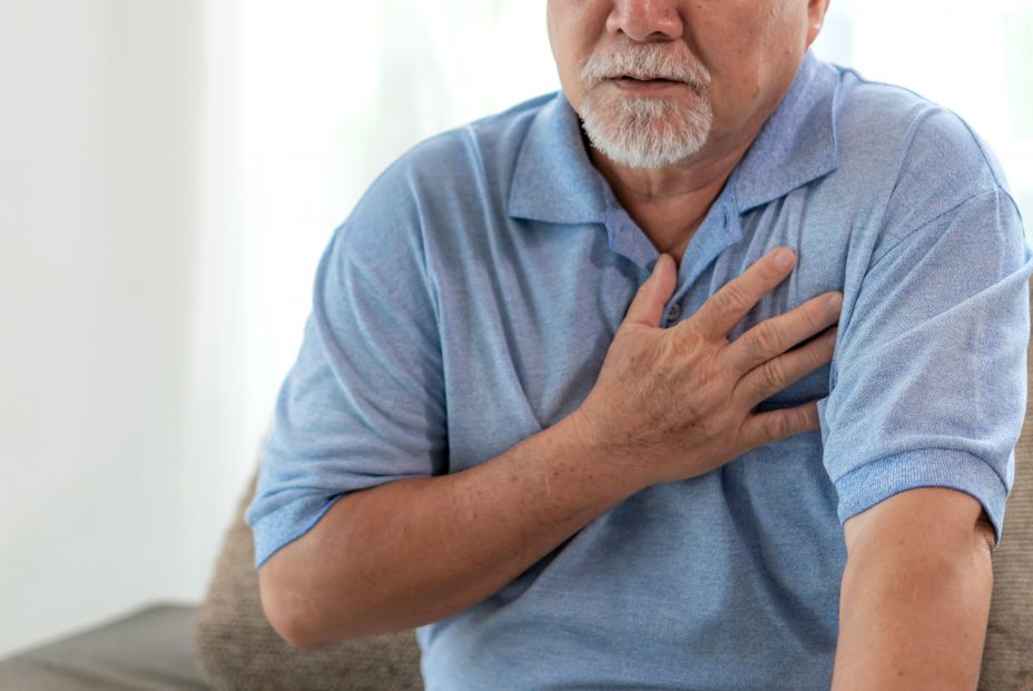 Descubren una asociación entre el tabaquismo pasivo y sufrir un trastorno del ritmo cardiaco (Bigstock)