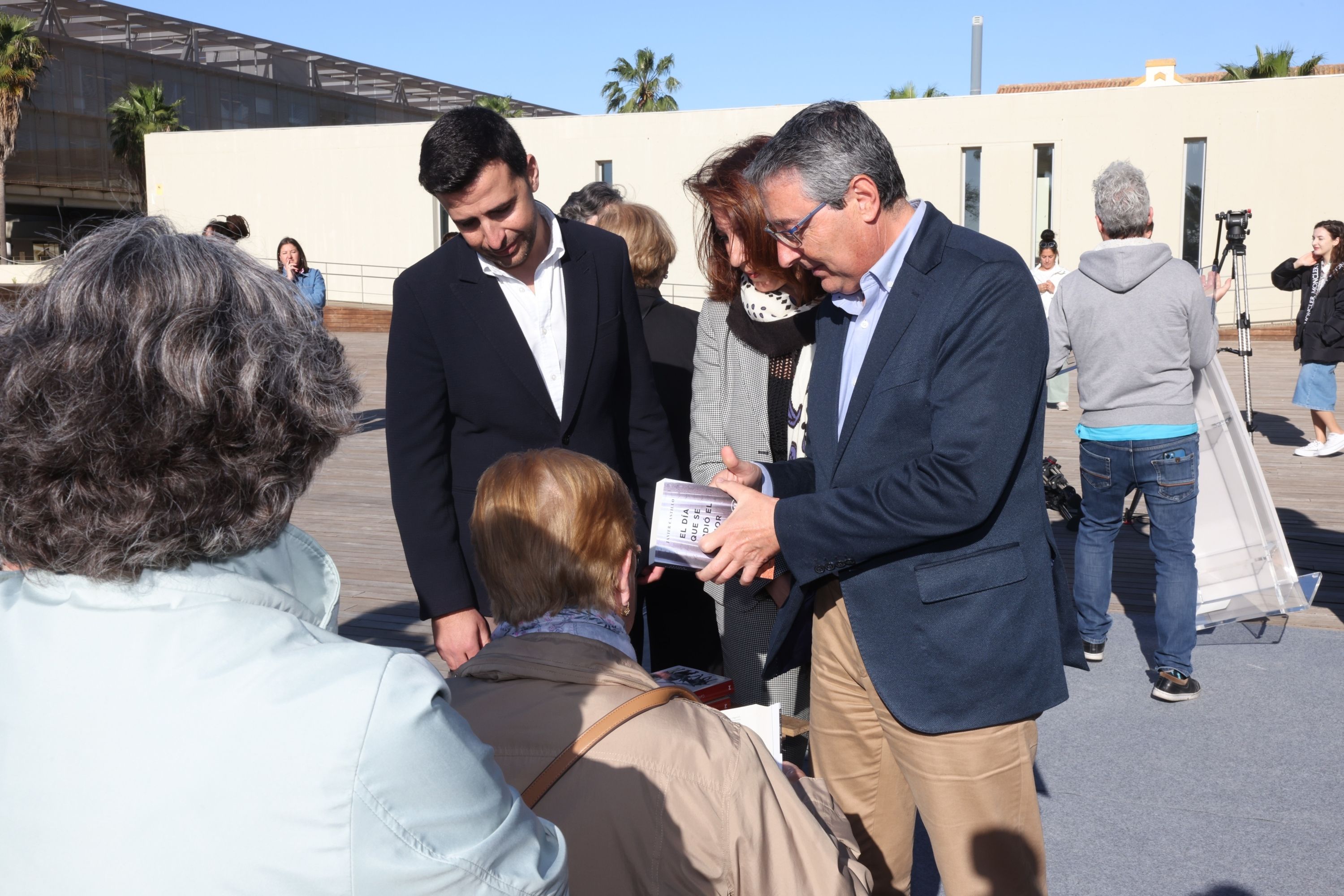 Málaga lanza una nueva edición de su programa de bibliotecas itinerantes para mayores (Europa Press)