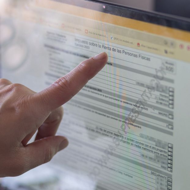 La letra pequeña de los regalos de la banca por domiciliar la nómina o la pensión. Foto: EuropaPress La letra pequeña de los regalos de la banca por domiciliar la nómina o la pensión. Foto: EuropaPress