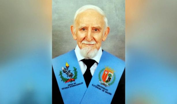 El universitario más veterano de España tiene 80 años y 10 carreras: "Quiero saber todavía más" El universitario más veterano de España tiene 80 años y 10 carreras: "Quiero saber todavía más"