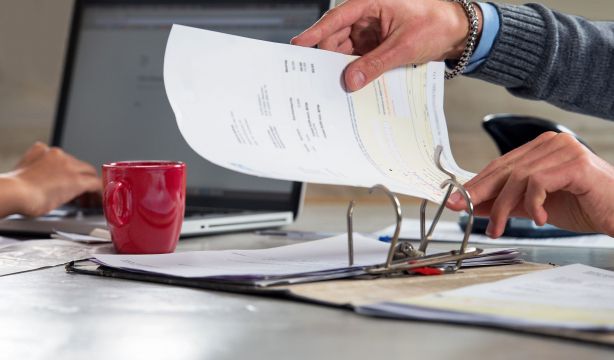 La mitad de las facturas en España se pagó con retraso en 2023