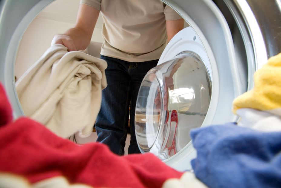 Sigue este truco para recuperar el tamaño de la ropa encogida en la lavadora (Bigstock)