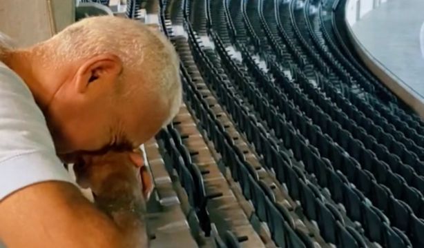 VÍDEO: La sorpresa viral de una joven a su abuelo que ha emocionado en las redes (TikTok)