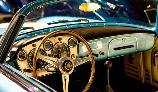 Cuidando de tu coche clásico: entendiendo el desgaste
