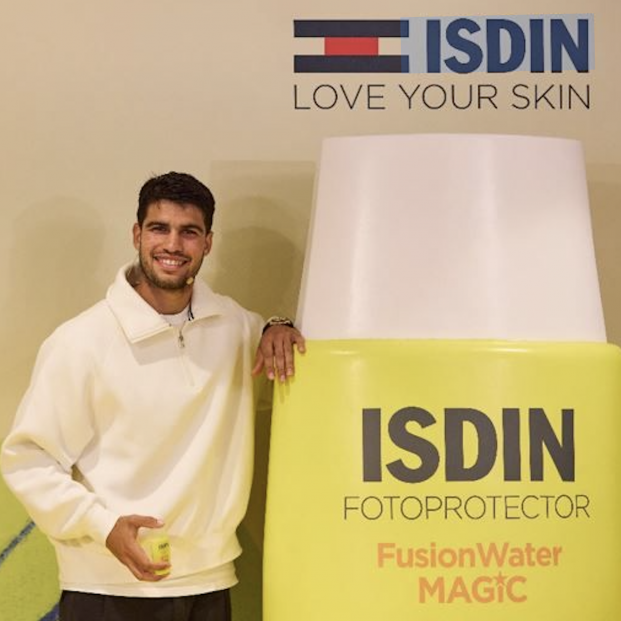 Carlos Alcaraz e ISDIN dan un paso más en su alianza para prevenir el cáncer de piel