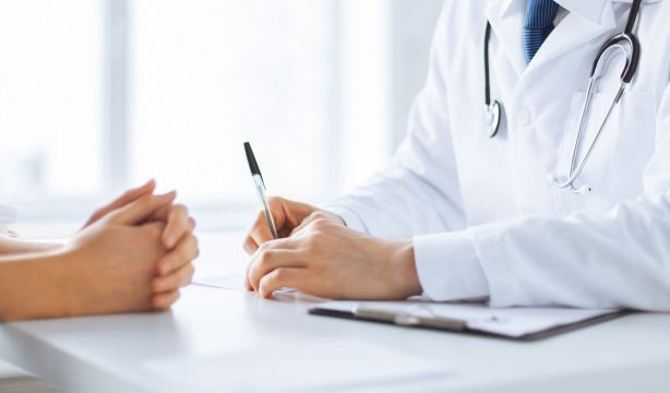 PMP y POP piden reforzar y adaptar la atención primaria a las necesidades de las personas mayores