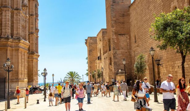 La Rioja, Comunidad Valenciana y Baleares creen que su región está mejor que el conjunto de España