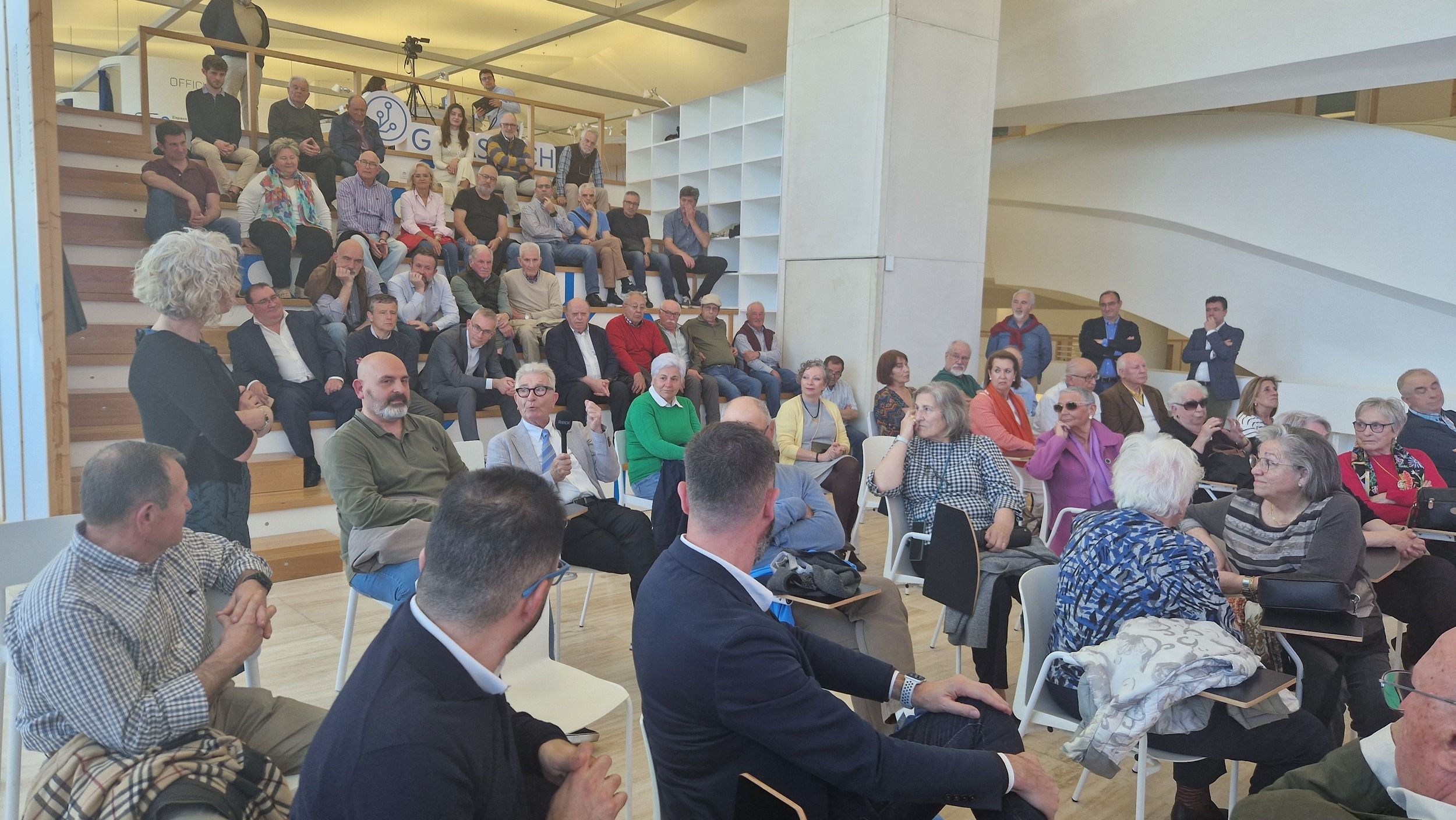 Los mayores de Telefónica celebran el centenario de la compañía con un debate sobre tecnología