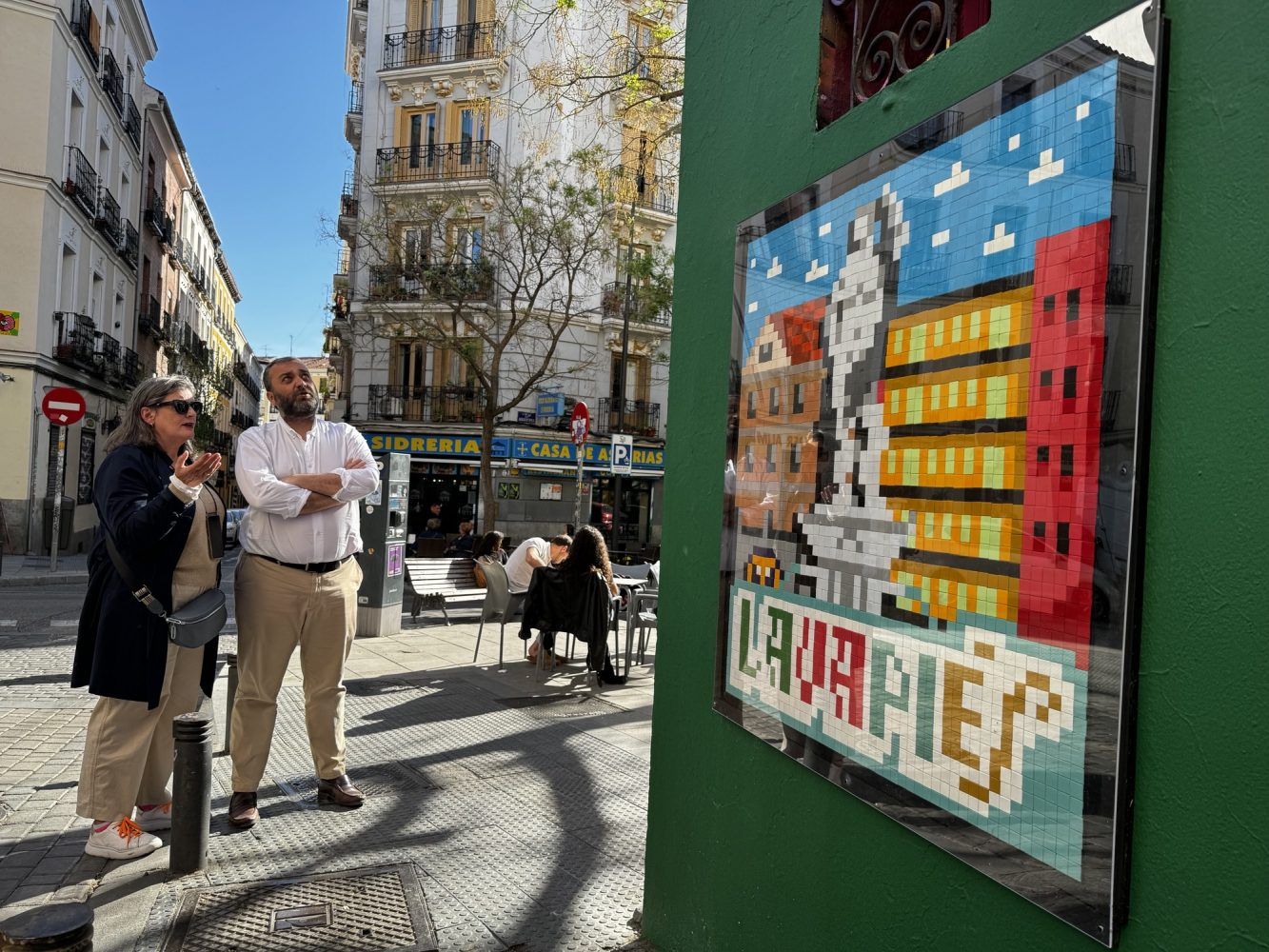 Las 'abuelas grafiteras' llenan de color Lavapiés en la nueva edición del festival CALLE