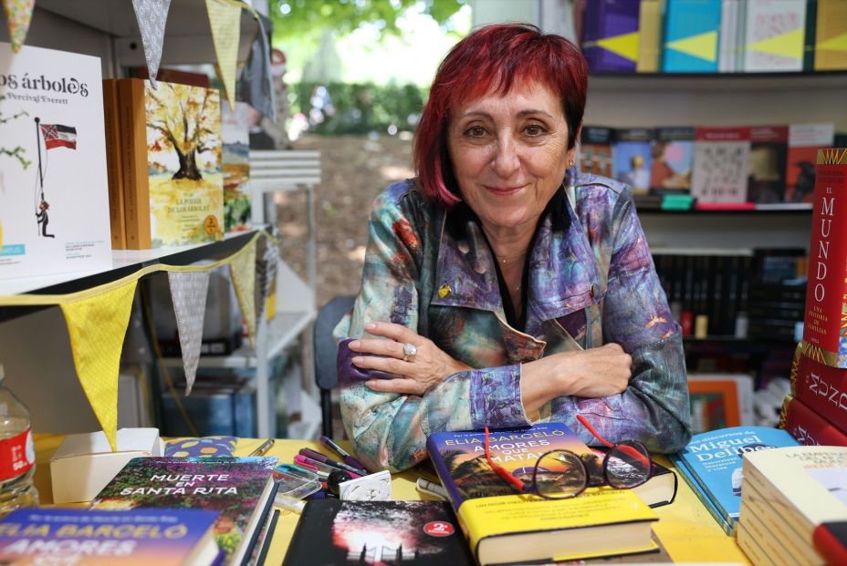 Elia Barceló presenta 'La soga de cristal', una radiografía de la culpa inculcada a las mujeres. Elia Barceló. (Europa Press) Elia Barceló presenta 'La soga de cristal', una radiografía de la culpa inculcada a las mujeres. Elia Barceló. (Europa Press)