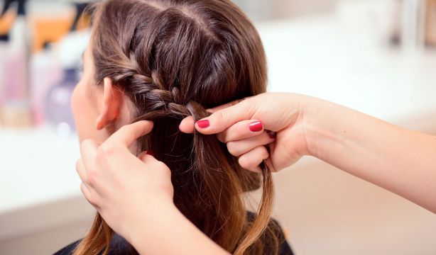 Cuidado con estos peinados: pueden provocar alopecia (Bigstock)