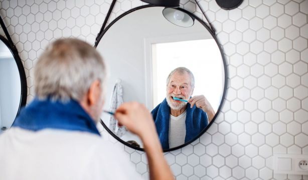 Dentistas destacan que el cuidado bucodental ayuda a controlar patologías cardiovasculares